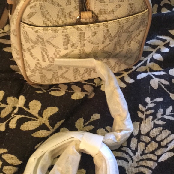 🚫SOLD🚫 - Picture 4 of 7